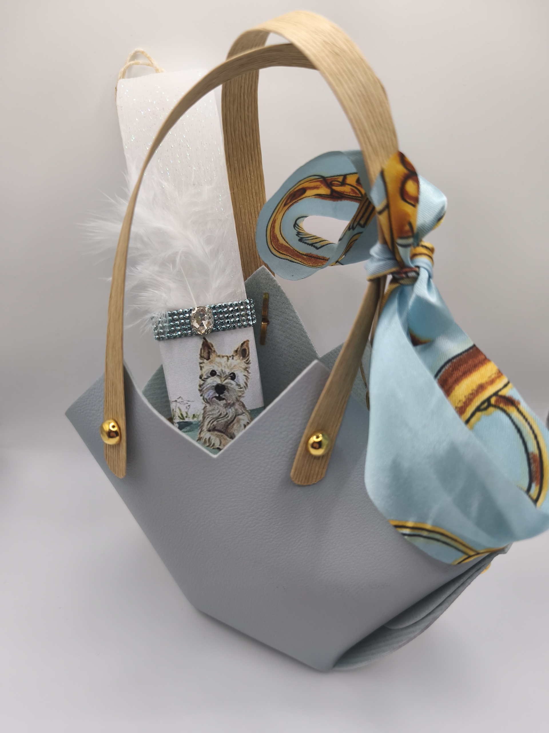 Πασχαλινη λαμπάδα σε δερματινο τσαντάκι Tiffany’s