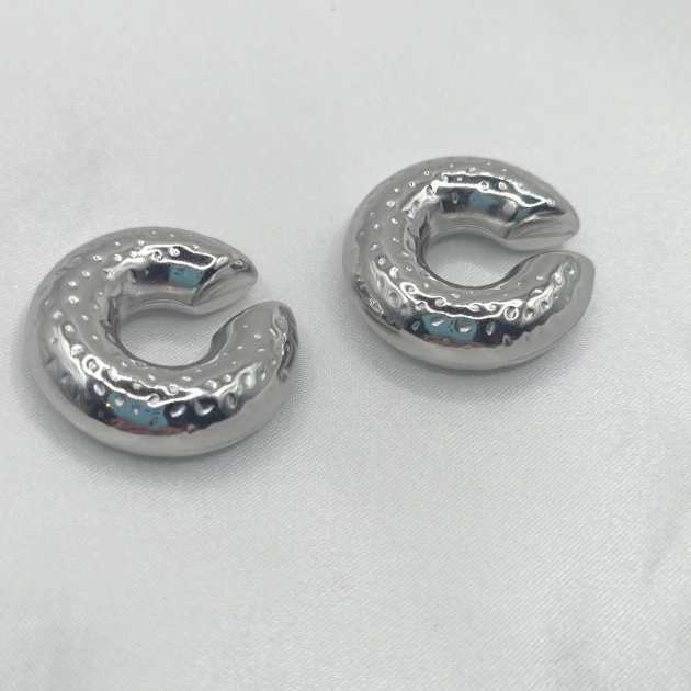 Ear cuff hammered silver